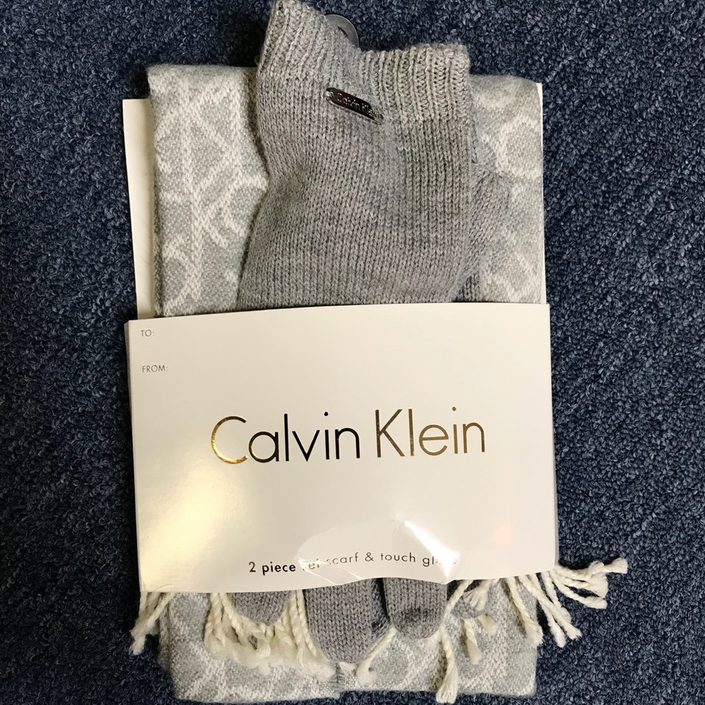 Glove and scarf set